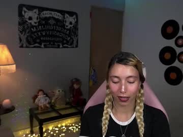 See Saucy_jenn1 online Now @ fap.tw