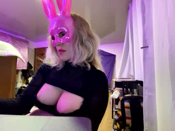 See Scarlet_whisper online Now @ fap.tw