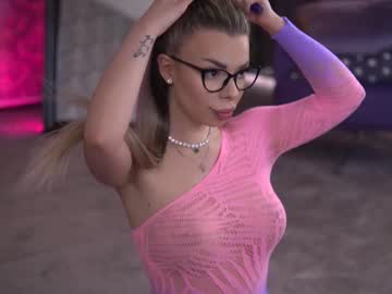 See Seravondeee online Now @ fap.tw