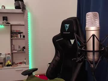 See Teddy_mode online Now @ fap.tw