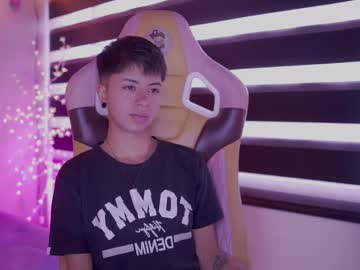 See Tommy_blue1 online Now @ fap.tw