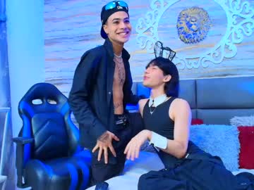 See Twinslovers_ online Now @ fap.tw