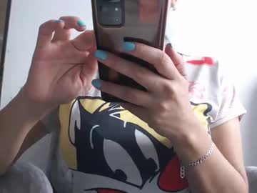 See Ximenaa_suarez online Now @ fap.tw