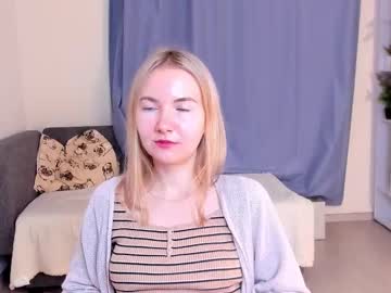 See Yuricazel online Now @ fap.tw