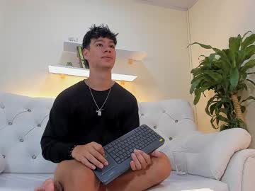 See Zeus_18_ online Now @ fap.tw